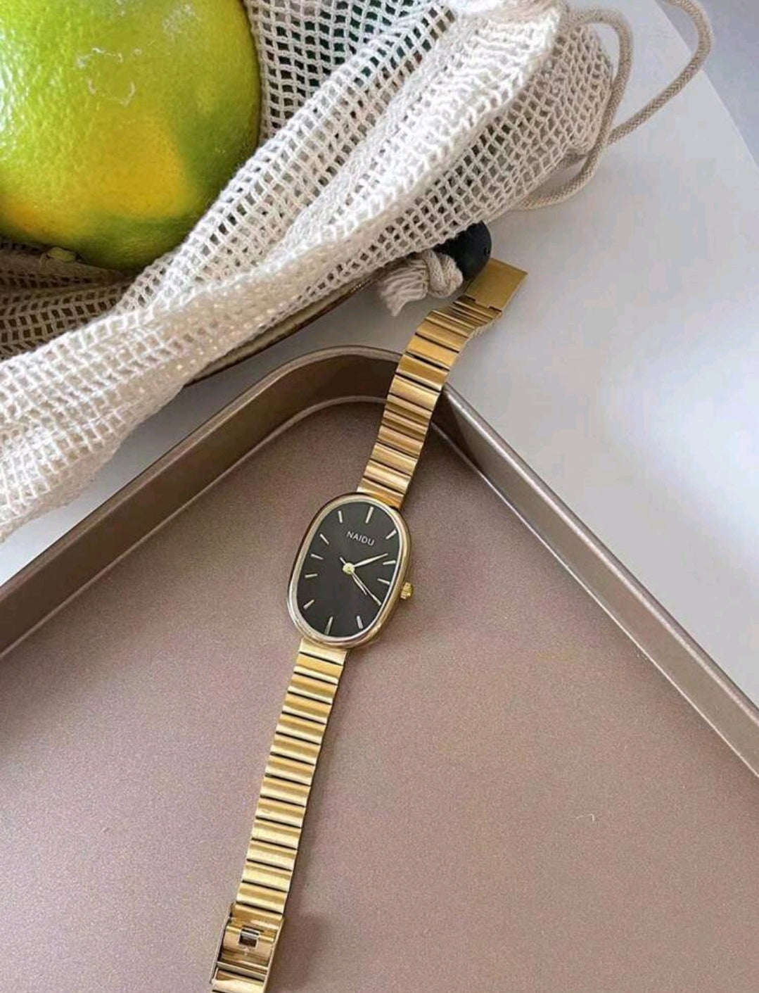 Montre Daily Gold in Dark