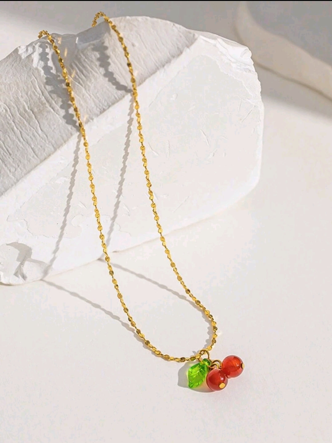 Collier Cherry