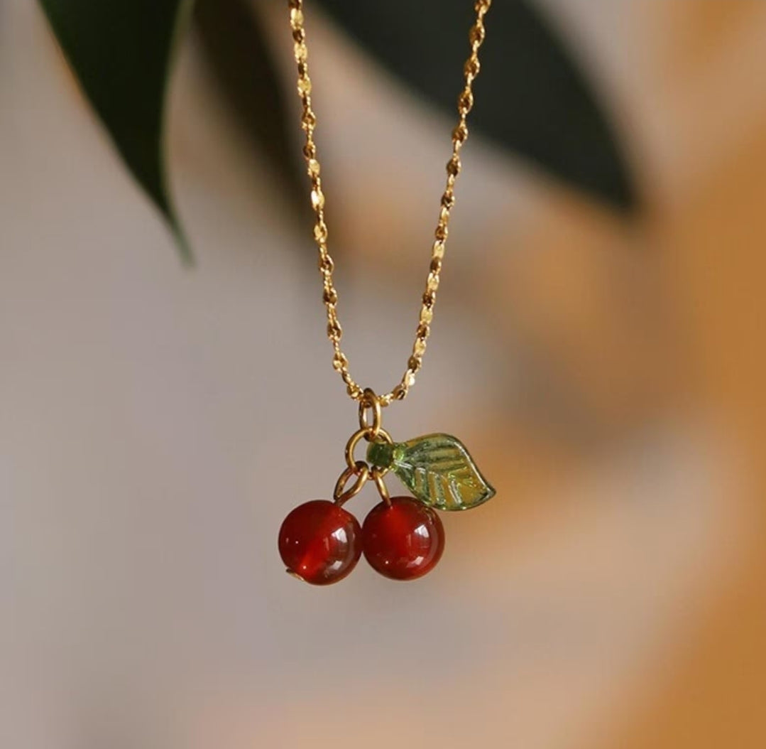 Collier Cherry